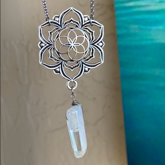 Mandala geometric flower charm & aura crystal - Picture 11 of 12